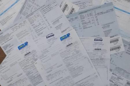 Las empresas de servicios deberán seguir mandando las facturas en papel