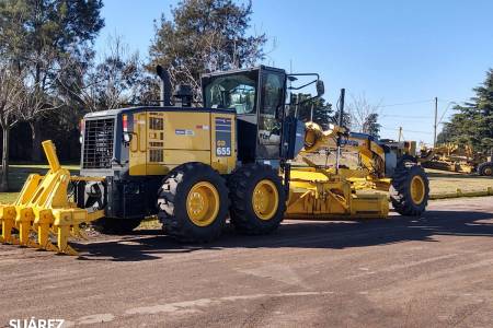 Comisión Vial Rural: una nueva motoniveladora se suma al mantenimiento de los caminos rurales del distrito