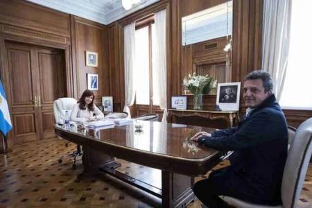 Señal: Cristina y Massa cierran suba de 119% para el personal del Congreso 