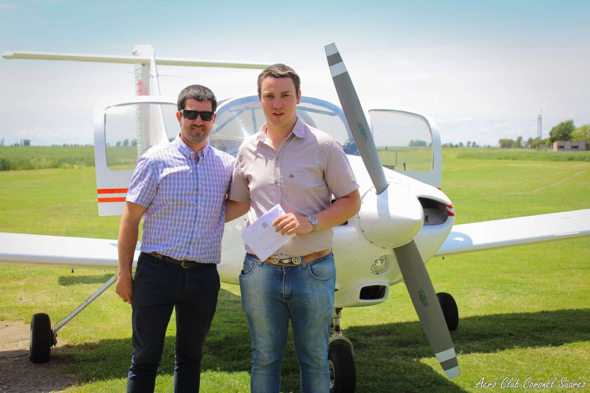 Dos Alumnos De La Escuela De Vuelo Del Aero Club Fueron Habilitados Con