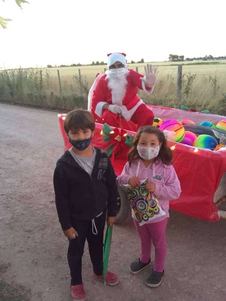 Papá Noel estuvo en San José y recorrió los barrios Aldea, Procrear y Plan Federal l