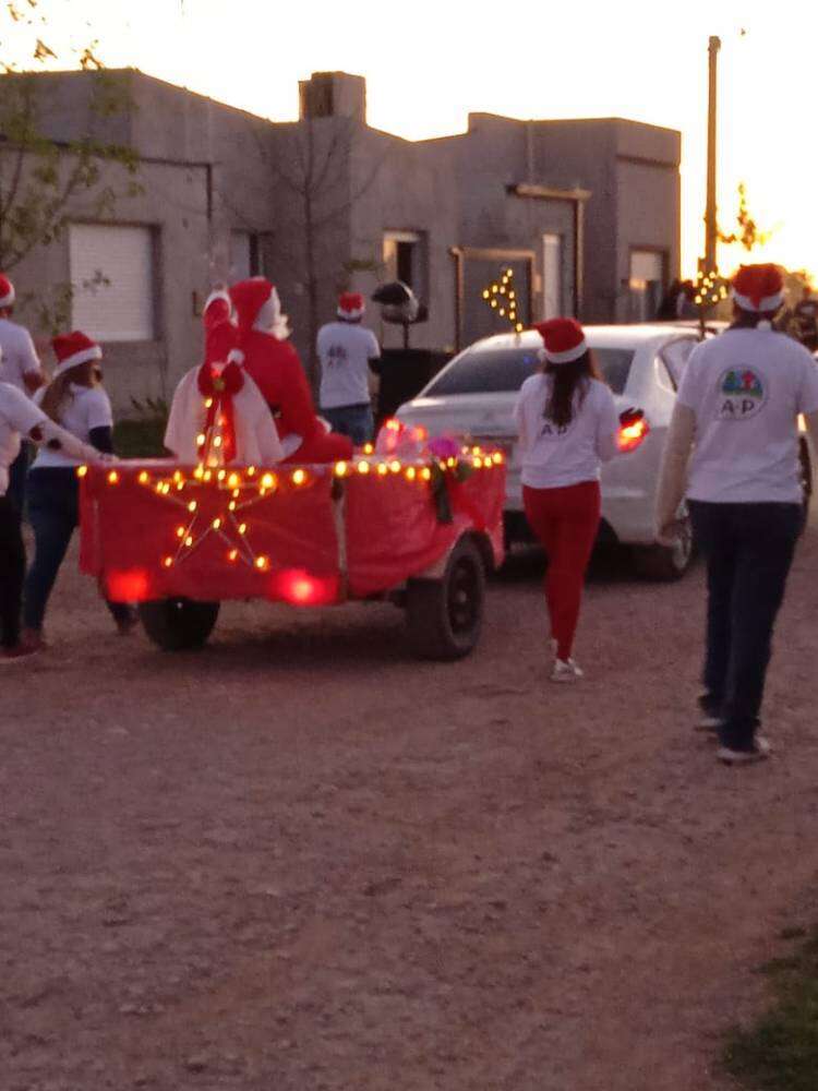 Papá Noel estuvo en San José y recorrió los barrios Aldea, Procrear y Plan Federal l
