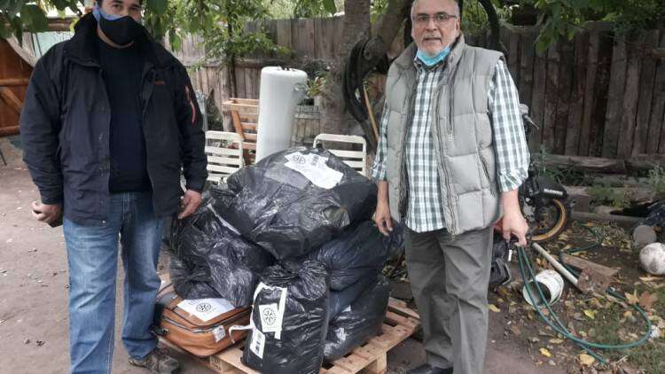 Ya llegaron a destino las MANTAS QUE ABRAZAN, junto con las dos valijas conteniendo bufandas, medias, guantes y gorros de lana
