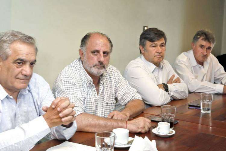 El campo anunció un paro de 9 días por el cierre de la exportación de carne