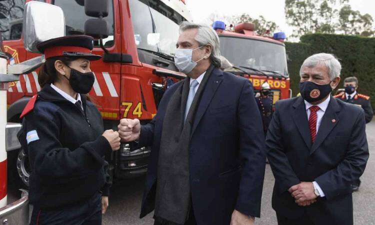 El Presidente anunció beneficios para los bomberos voluntarios de todo el país