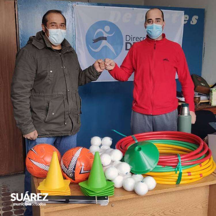Entrega de material deportivo a clubes del distrito