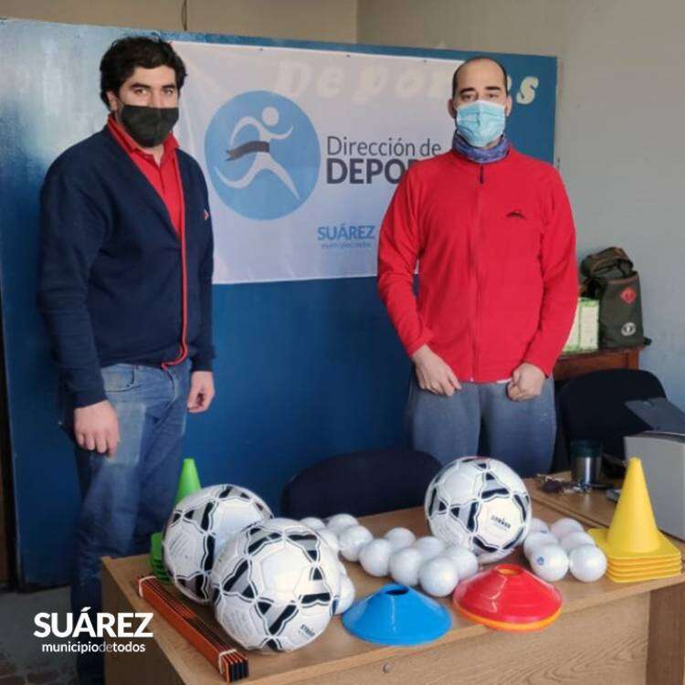 Entrega de material deportivo a clubes del distrito