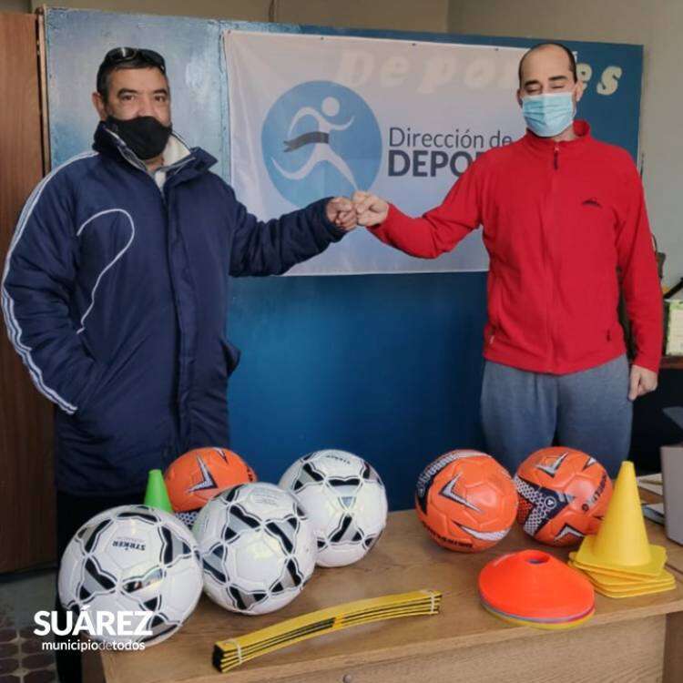 Entrega de material deportivo a clubes del distrito