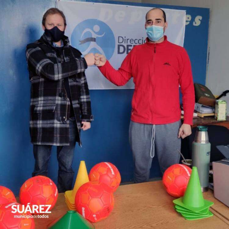 Entrega de material deportivo a clubes del distrito