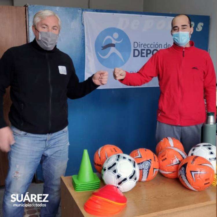 Entrega de material deportivo a clubes del distrito