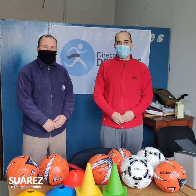 Entrega de material deportivo a clubes del distrito