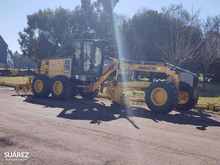 Comisión Vial Rural: una nueva motoniveladora se suma al mantenimiento de los caminos rurales del distrito