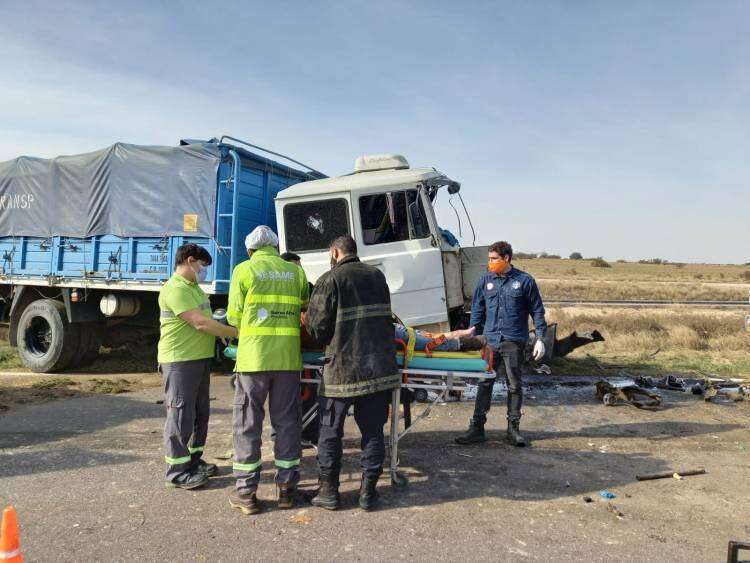 Sólo un herido leve en espectacular accidente en la 33 entre cuatro vehículos