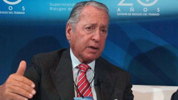 Polémica: la UIA propone a las empresas no pagar sueldos a los empleados que no se vacunen