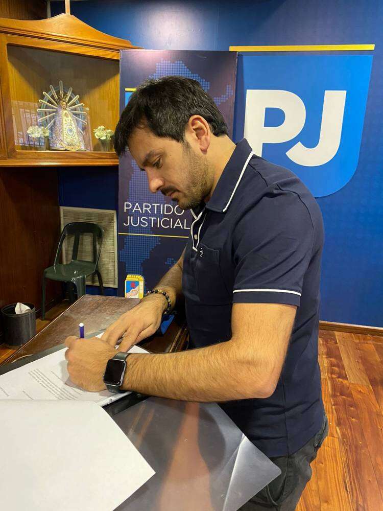 Se oficializó la lista de Flavio Diez