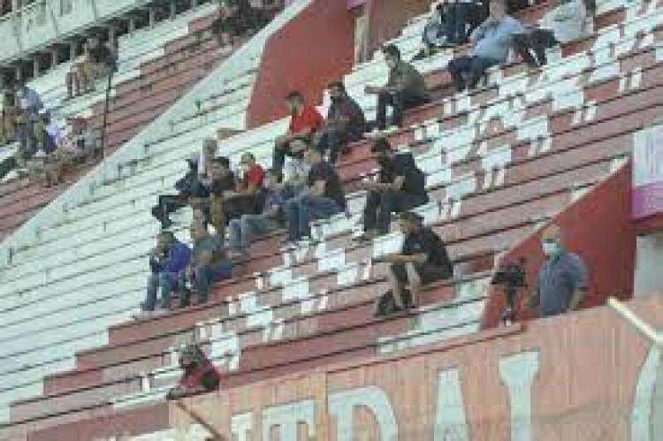 Provincia habilita exposiciones comerciales y presencia de hinchas en ligas regionales
