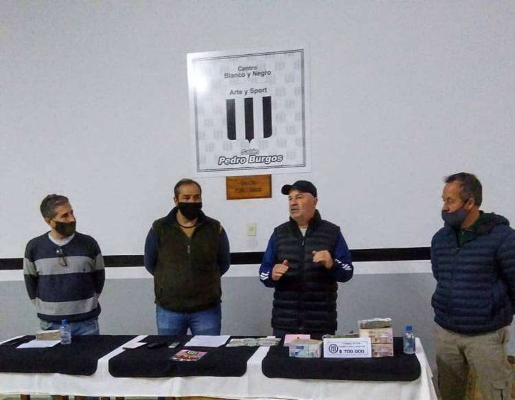 Blanco y Negro: se entregaron los premios de la rifa La Millonaria del Decano 