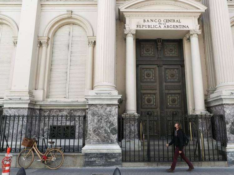 ¿Por qué los bancos siguen atendiendo con turnos?