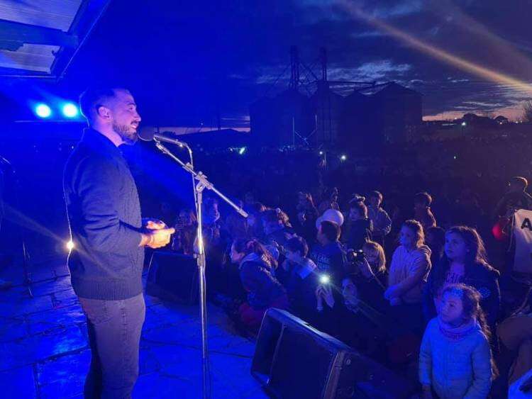Alex Freidig le puso música y emoción a los festejos por el 109º aniversario de Huanguelén