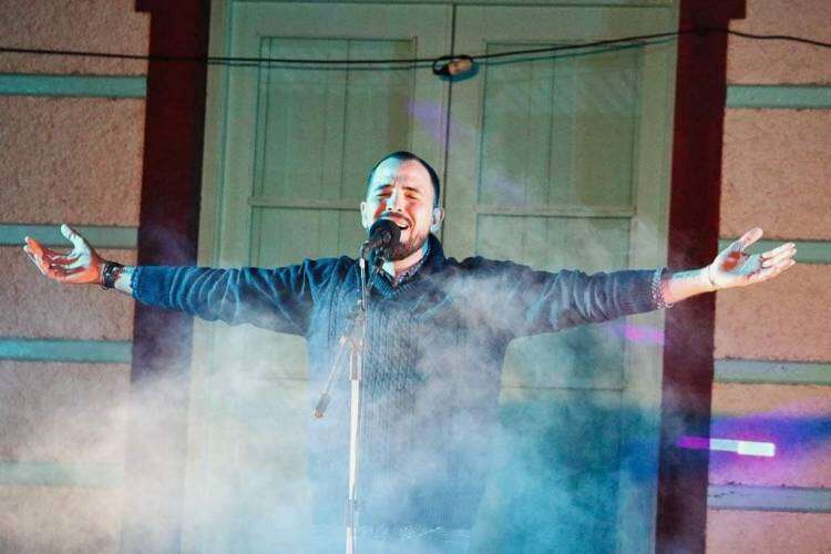 Alex Freidig le puso música y emoción a los festejos por el 109º aniversario de Huanguelén