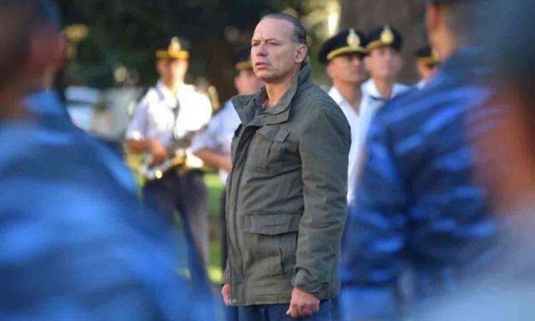 Berni denunció que sectores de la policía bonaerense amenazan con un paro