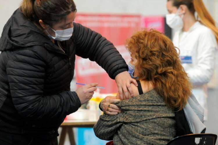 COVID-19: cómo será la aplicación de la tercera dosis de la vacuna a partir de este lunes