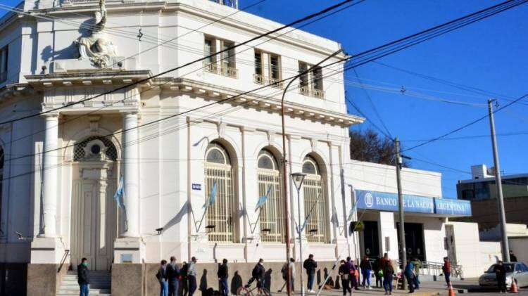 Vuelve la presencialidad sin turno en los bancos