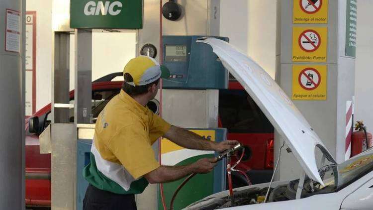 A partir de 2022 la oblea del GNC para autos costará un 50% más