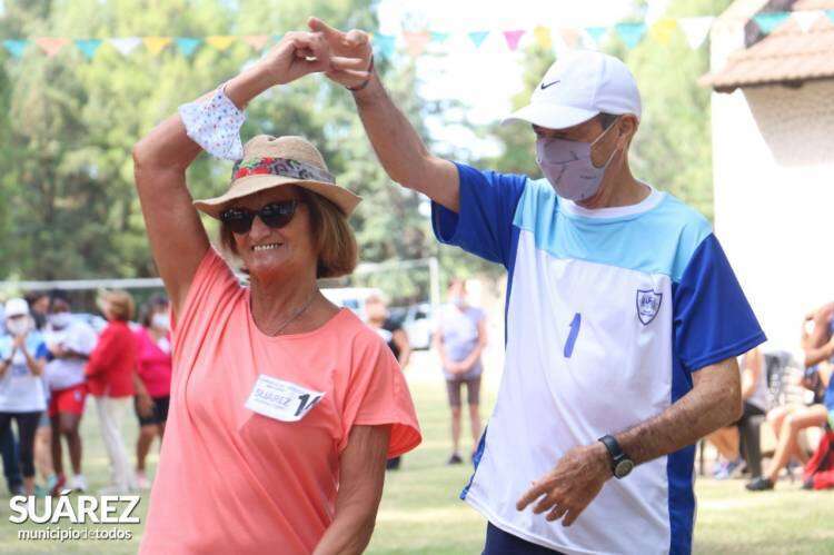 Celebración de 10 años de permanencia de la colonia de vacaciones: elección del rey y la reina del Consejo de Adultos Mayores y de la Comparsa