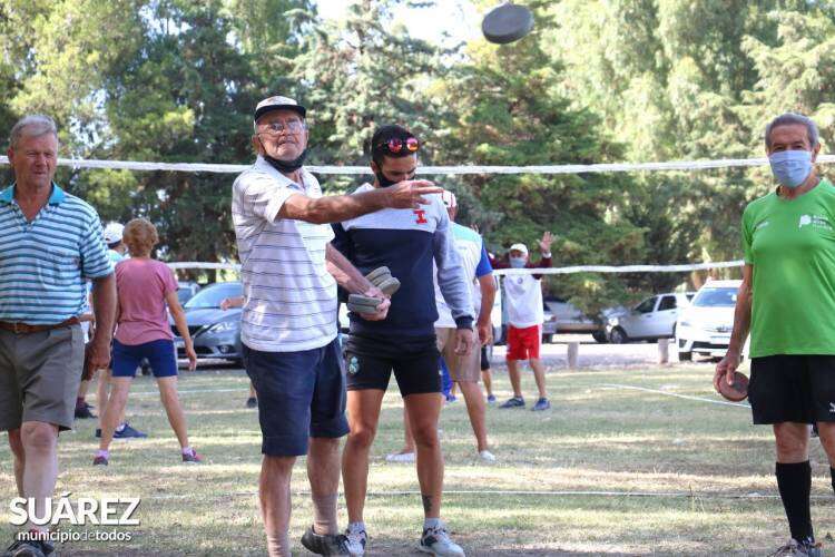 Celebración de 10 años de permanencia de la colonia de vacaciones: elección del rey y la reina del Consejo de Adultos Mayores y de la Comparsa