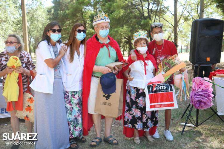 Celebración de 10 años de permanencia de la colonia de vacaciones: elección del rey y la reina del Consejo de Adultos Mayores y de la Comparsa