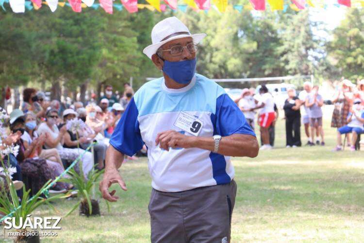 Celebración de 10 años de permanencia de la colonia de vacaciones: elección del rey y la reina del Consejo de Adultos Mayores y de la Comparsa