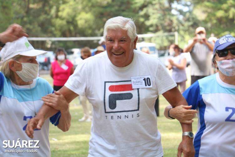 Celebración de 10 años de permanencia de la colonia de vacaciones: elección del rey y la reina del Consejo de Adultos Mayores y de la Comparsa
