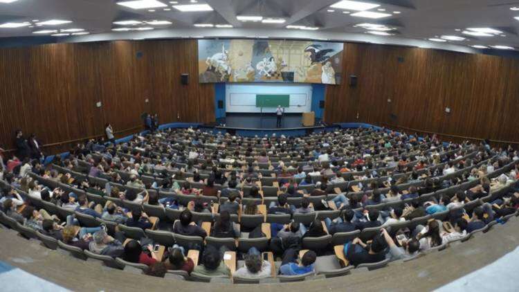El Gobierno confirmó la vuelta a la "presencialidad plena" en las universidades