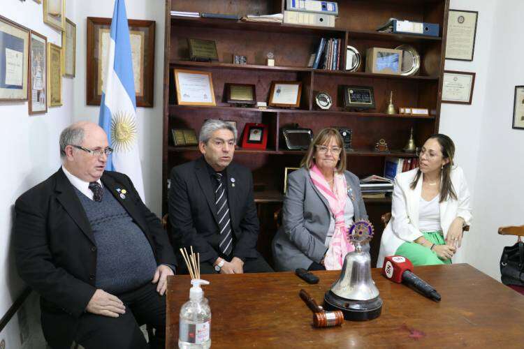 María Inés Legorburu: “Coronel Suárez tiene un Rotary que está funcionando bien, sirviendo y cumpliendo.”