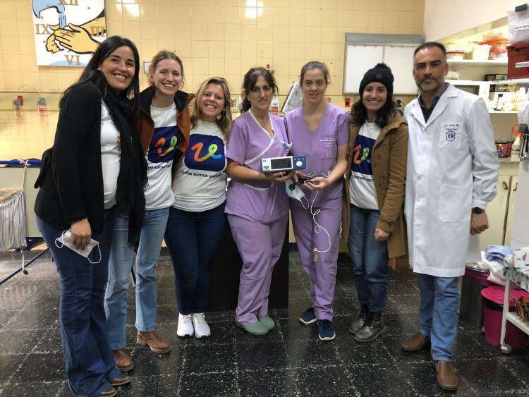 Vecinos App entregó un oxímetro al Hospital Municipal