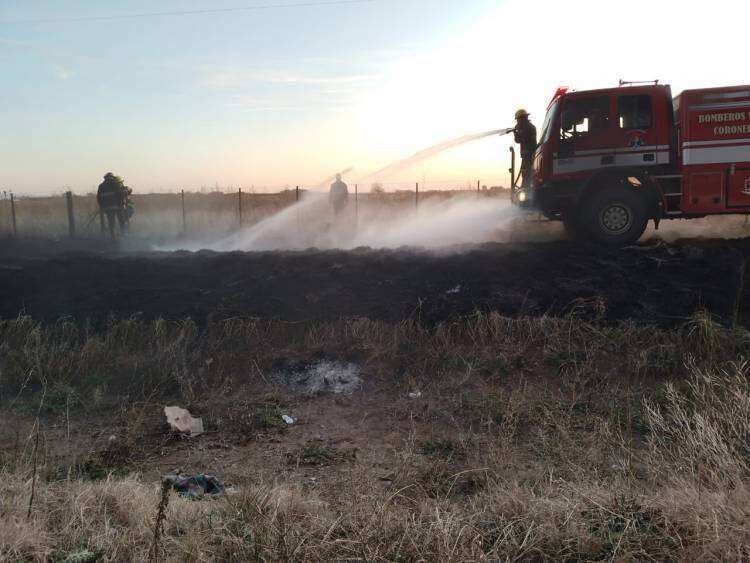 Sorprende un inicio de incendio en un campo vecino al basurero