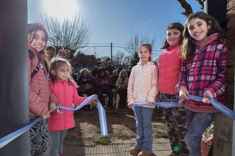 Se inauguró la Biblioteca Popular La Colina