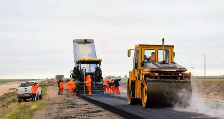 Autopista RN 33 entre Bahía Blanca y Tornquist: Vialidad Nacional continúa con  los trabajos 