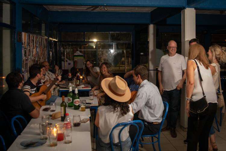 Vecinos App continúa con su tarea humanitaria