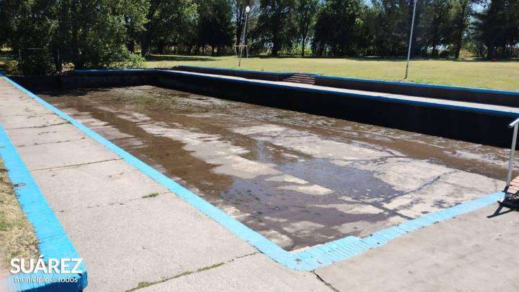 Limpieza y Mantenimiento en la pileta lindante al arroyo del balneario Municipal