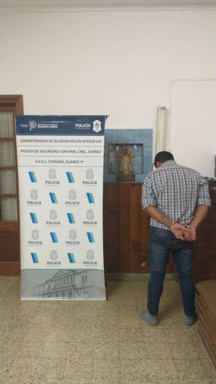 Intentó pagar con billetes falsos y lo arrestaron