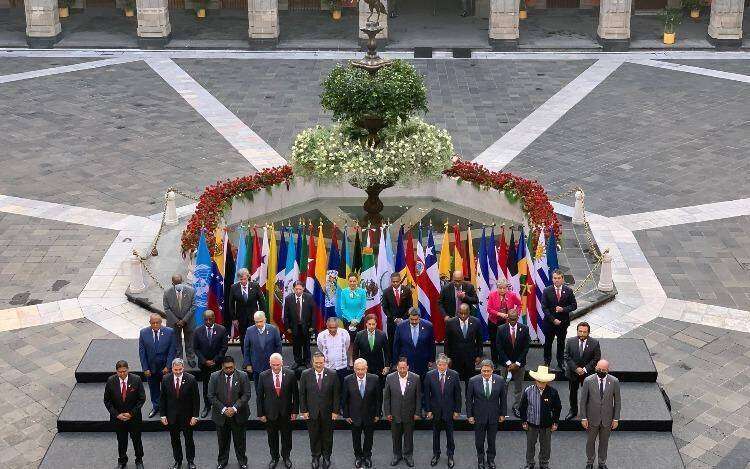 La oposición pide la captura de Maduro durante su visita al país