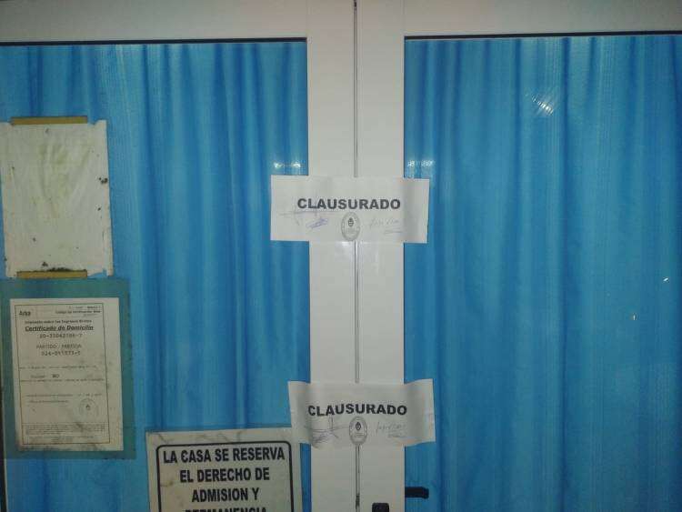 Clausura de un local comercial en Santa María