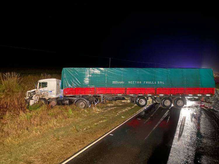 Accidente en Ruta 65: dos camiones y un auto involucrados