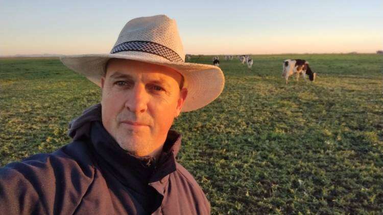 Taller de apicultura y manejo de la vaca al momento del parto del INTA