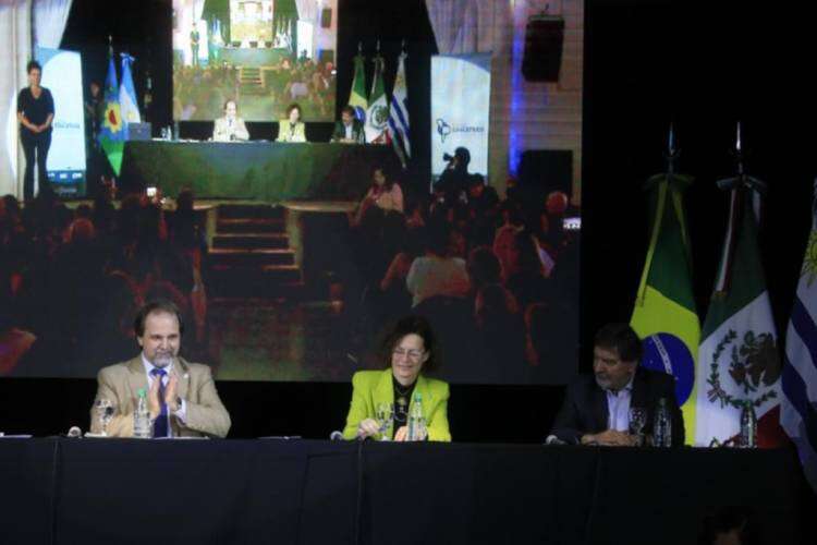 La Provincia de Buenos Aires descontaría el día a los auxiliares por el paro en las escuelas y sigue la polémica