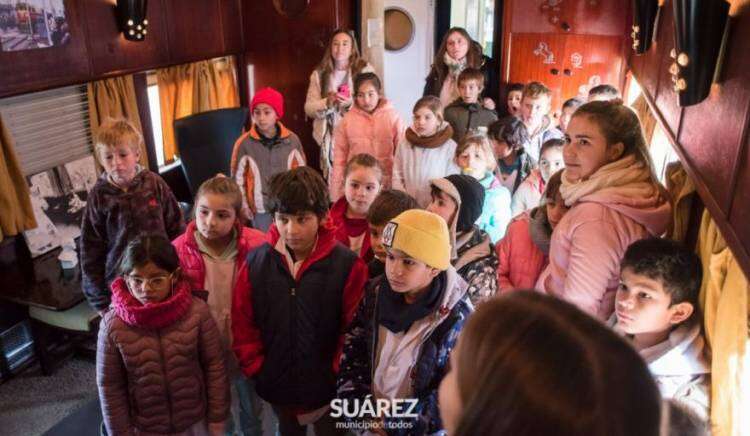 El Tren Cultural y Museo Itinerante pasó por Suárez con juegos, arte y la historia del ferrocarril