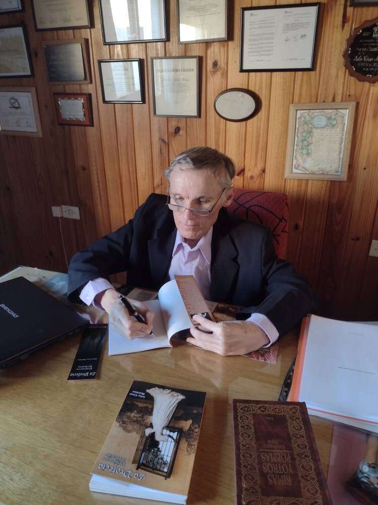 Casi agotada la primera edición de su libro La Profecía, el escritor Julio César Melchior lanza una nueva edición en formato digital
