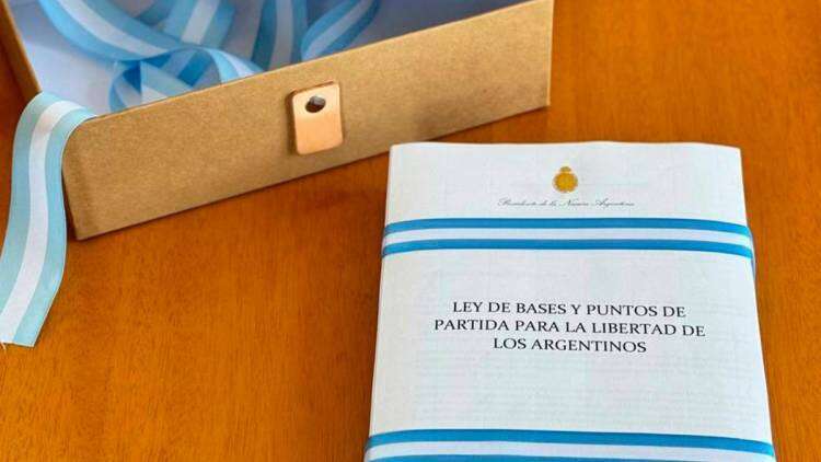 Milei envió al Congreso un proyecto de ley en el que pide la emergencia pública hasta 2025
